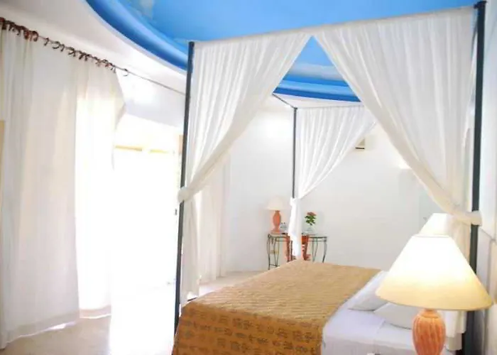 リゾート Cordova Reef Village 4*